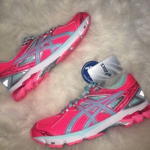 BRAND NEW women’s ASICS Gel GT-1000 3